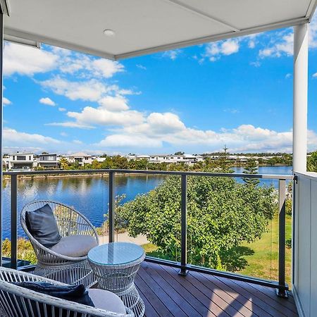 Welcoming Lakeside Getaway With Waterviews, Wifi, Pool & Park ムールーラバ エクステリア 写真