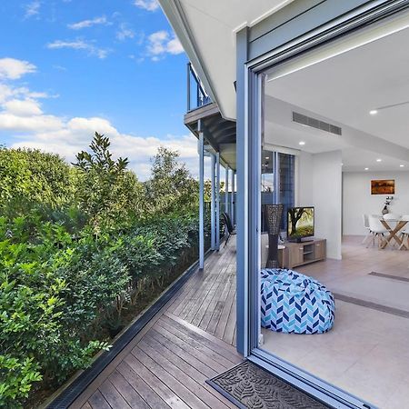 Welcoming Lakeside Getaway With Waterviews, Wifi, Pool & Park ムールーラバ エクステリア 写真
