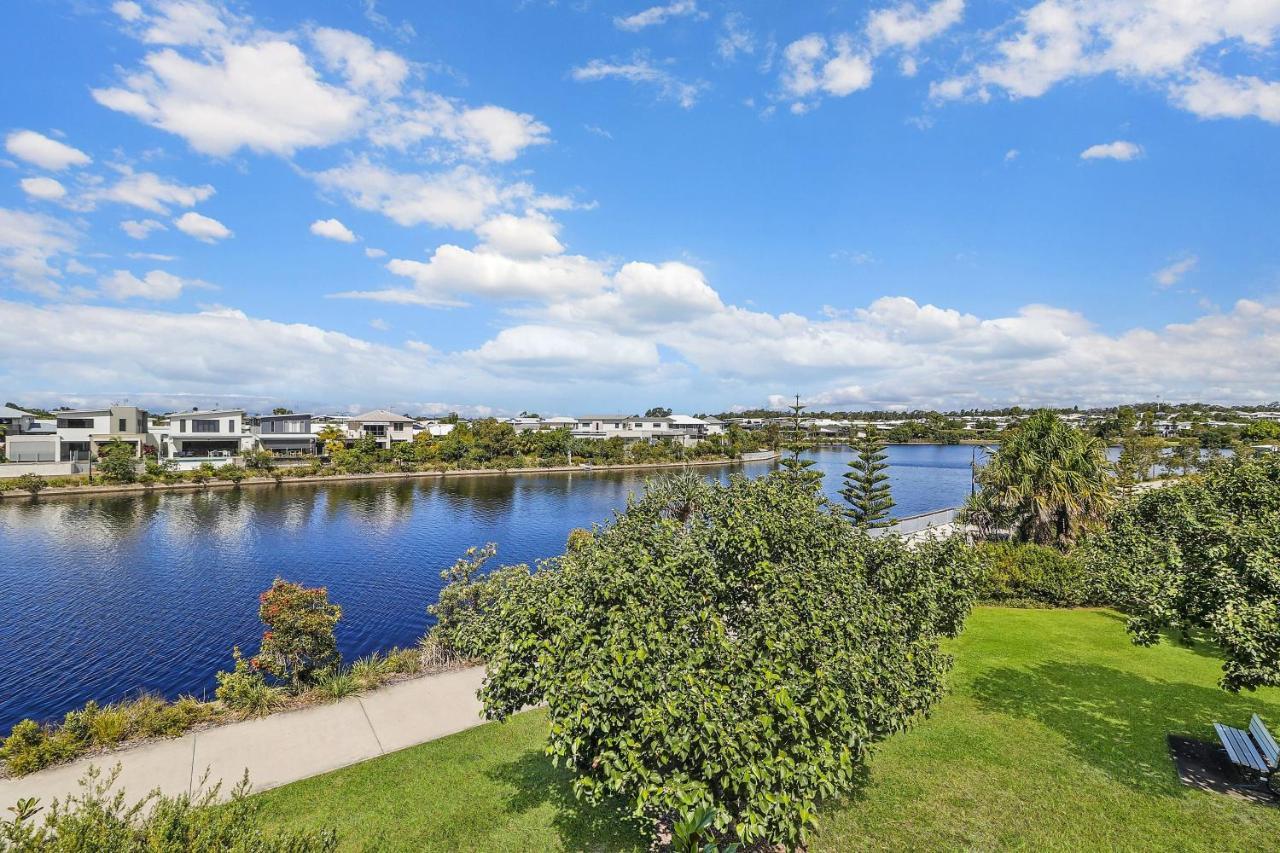 Welcoming Lakeside Getaway With Waterviews, Wifi, Pool & Park ムールーラバ エクステリア 写真